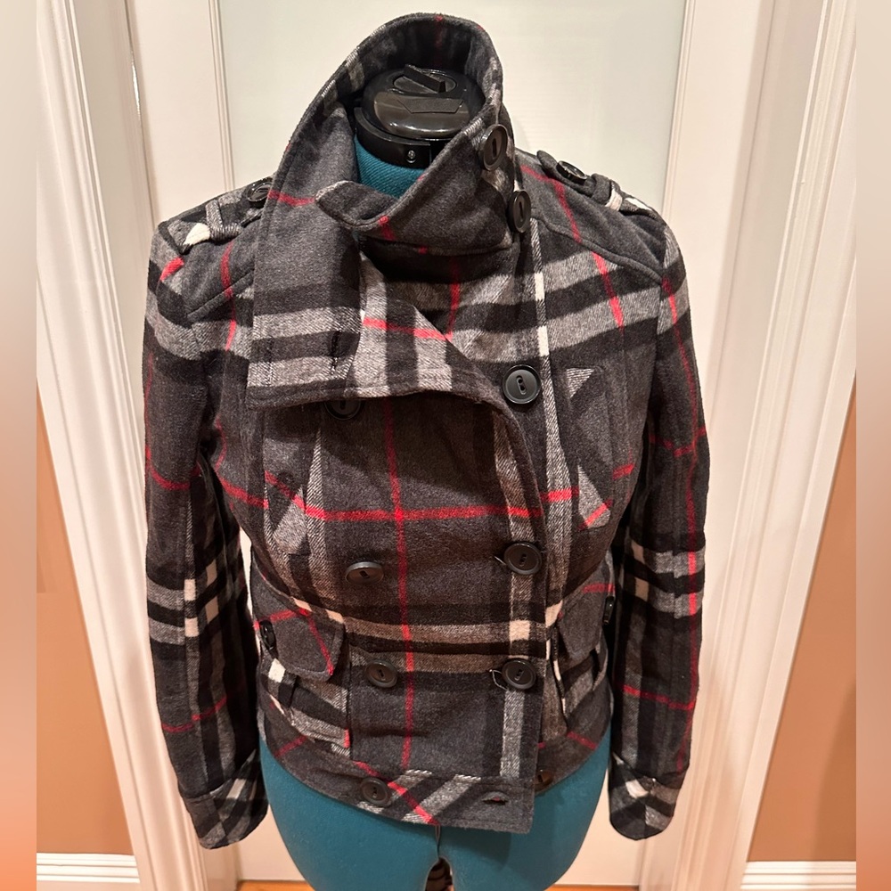 Short wool blend pea coat. Size M. Fully lined